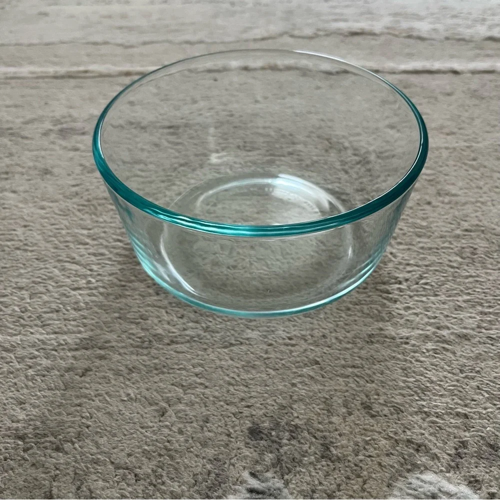 🛍🏙3️⃣ for $1️⃣5️⃣ Like 🆕 glass Pyrex bowl